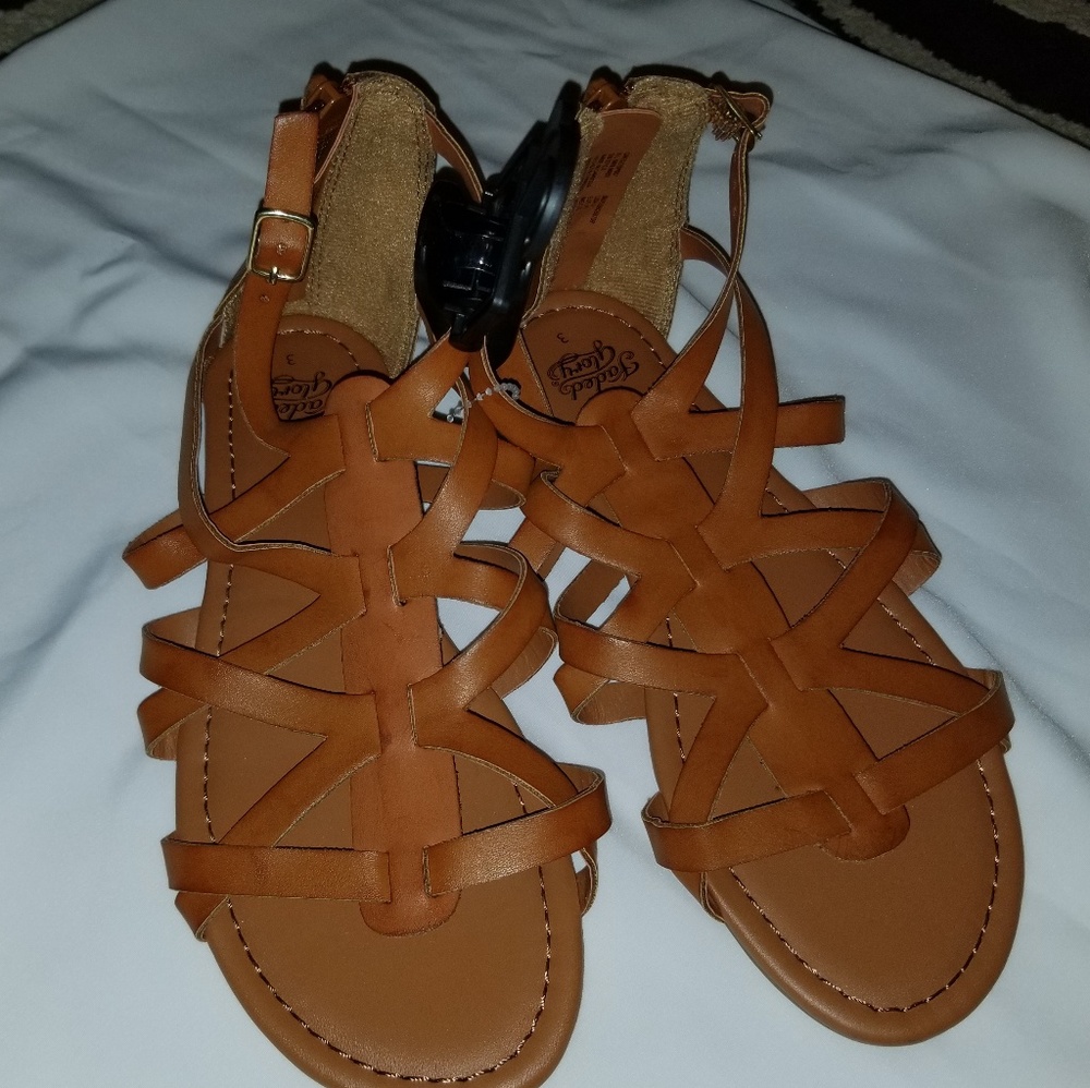 Girls Gladiator Sandals - Picture 2 of 6